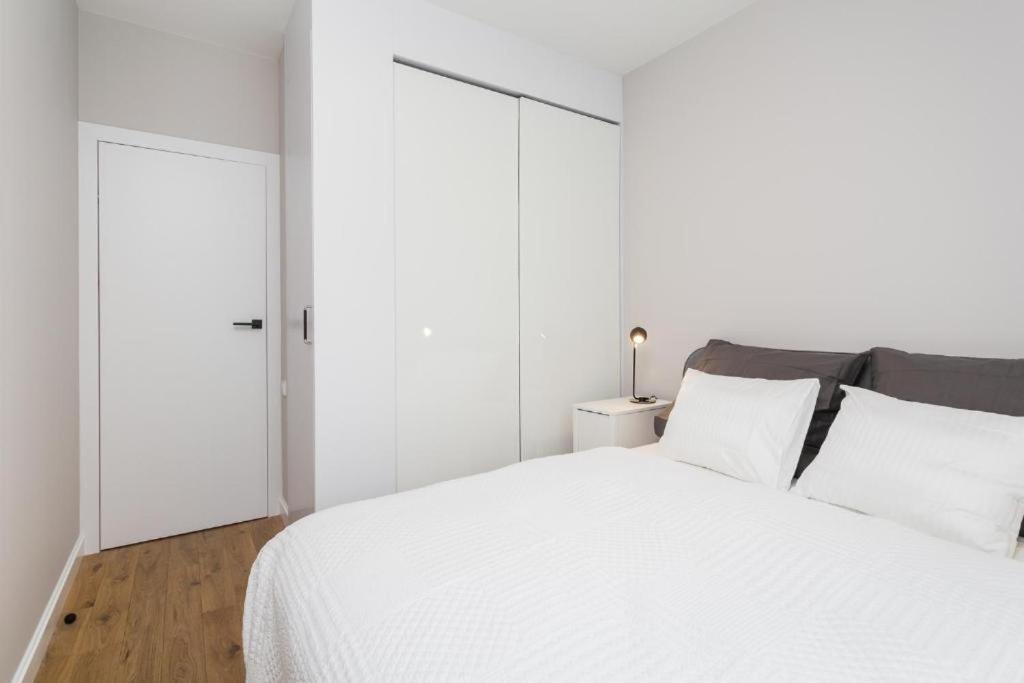 Golden - Two Bedrooms Luxury In The Center - Mennica Warsaw