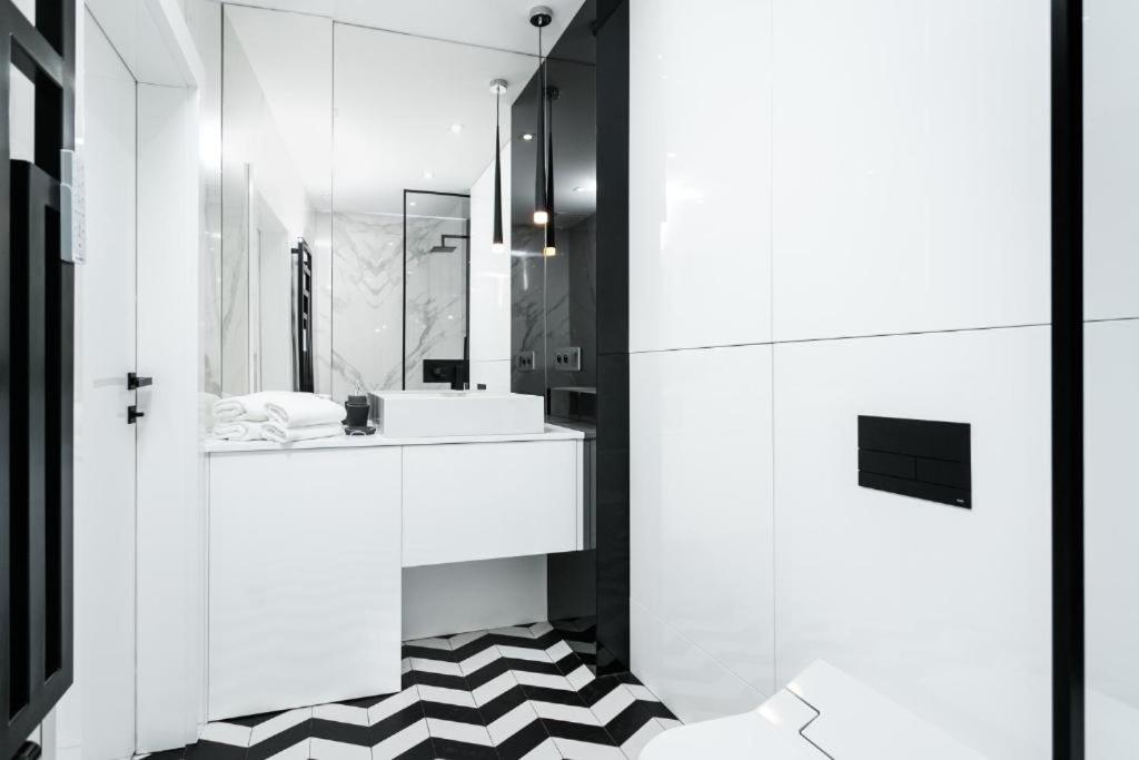 Apartment Golden - Two Bedrooms Luxury In The Center - Mennica