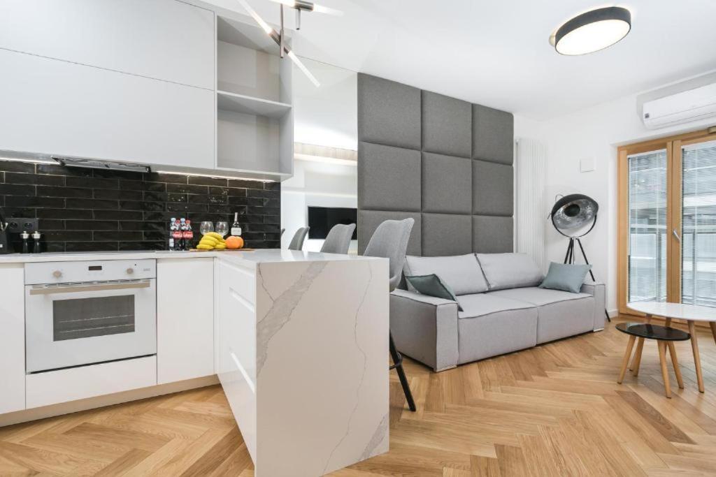 Apartment Golden - Two Bedrooms Luxury In The Center - Mennica