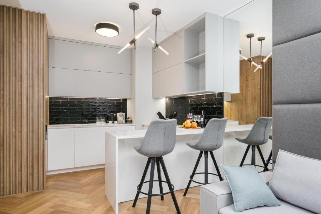 Apartment Golden - Two Bedrooms Luxury In The Center - Mennica *