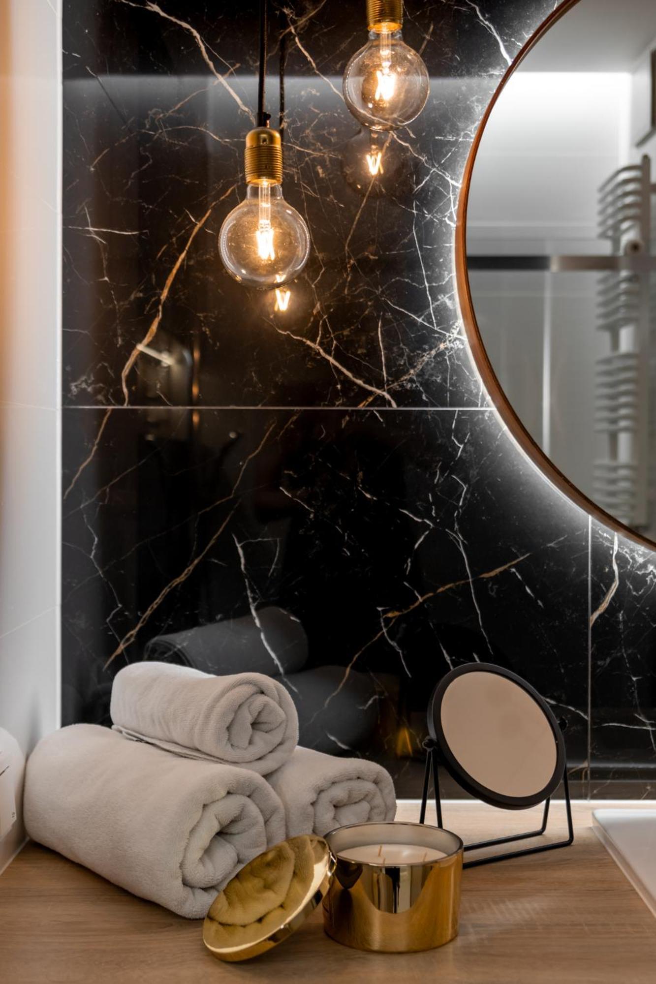 Golden - Two Bedrooms Luxury In The Center - Mennica Varšava