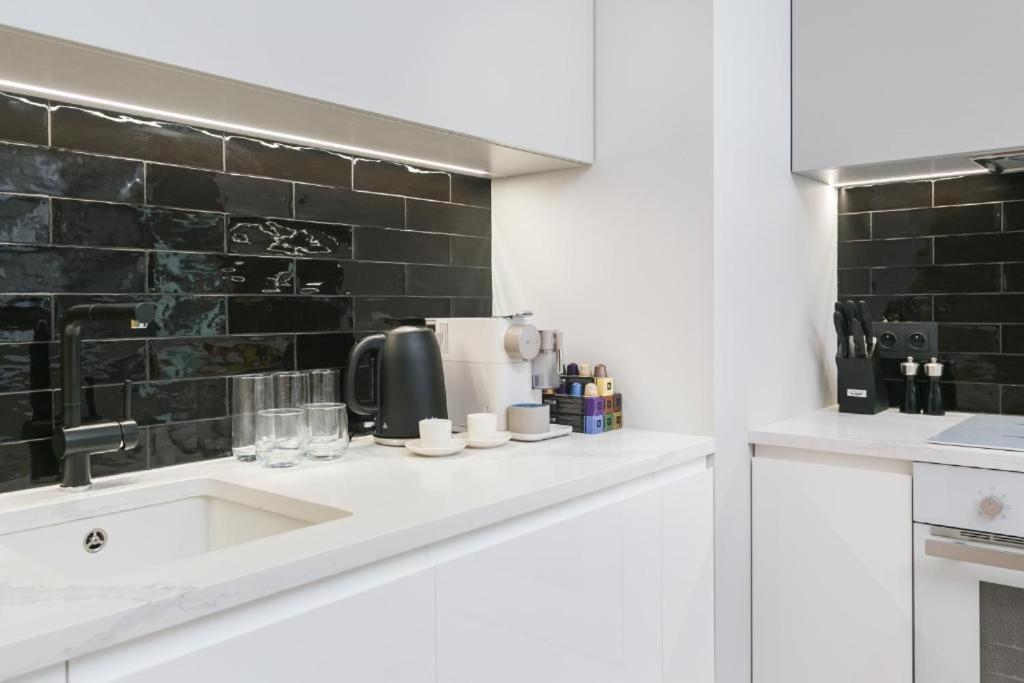 Golden - Two Bedrooms Luxury In The Center - Mennica Apartmán