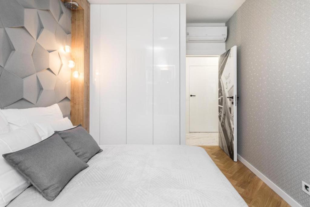 Apartmán Golden - Two Bedrooms Luxury In The Center - Mennica Varšava