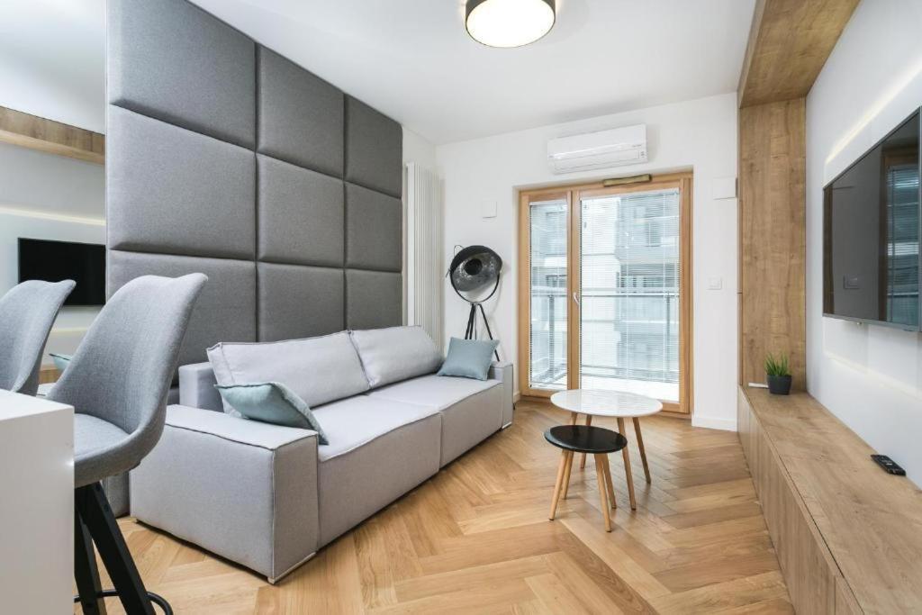 Golden - Two Bedrooms Luxury In The Center - Mennica Varšava